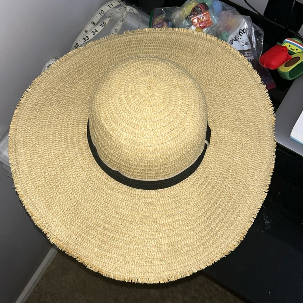 FRAYED EDGE‎ WIDE BRIM STRAW HAT